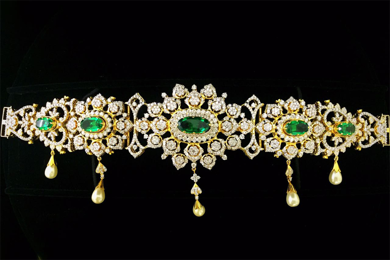 The good collections of Chettinadu Jewellery is available in Karaikudi Diamond Jewellery in Chennai.